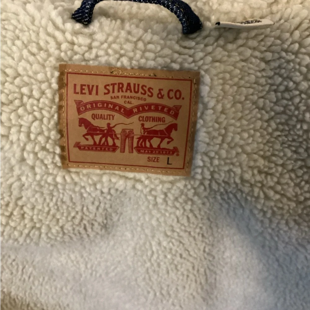 Levi’s jacket with Sherpa Lining - Picture 5 of 10